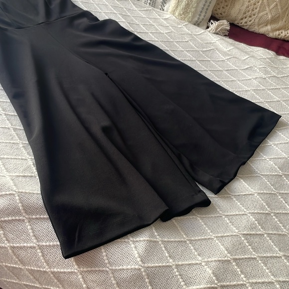 Black jumpsuit 
Hold up the chest with stopper - Picture 3 of 5